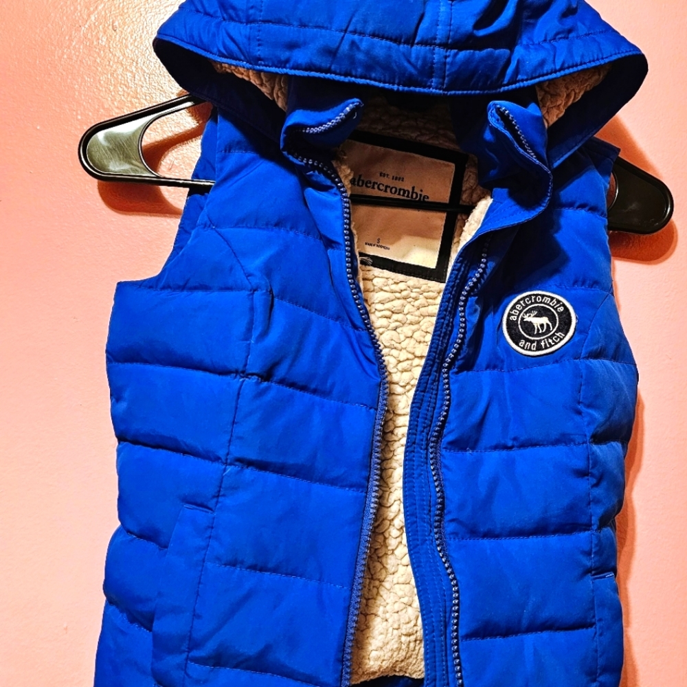 Abercrombie kids sherpa vest girl size S